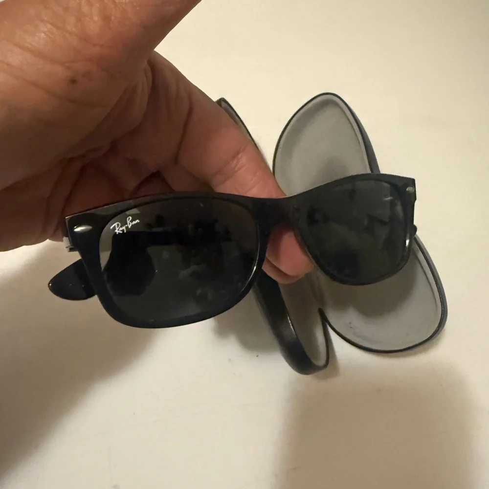 Ray-Ban elegant ray